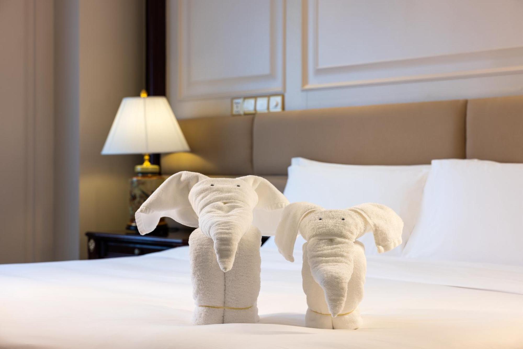 Crowne Plaza Hotel & Suites Landmark Shenzhen By Ihg - Nearby Luohu Border, Indoor Heated Swimming Pool, Complimentary Welcome Drink Exteriör bild